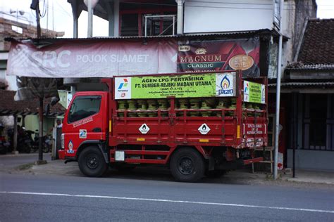 Magelangindonesia2022 Lpg Gas Truck For Community Needs 13952082