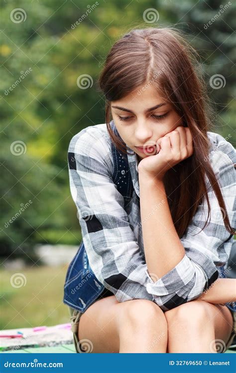 Adolescente triste photo stock Image du peine beauté 32769650