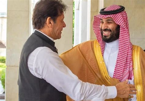 حكم بسجن عمران خان بسبب هدايا محمد بن سلمان بعد أن ورطه رجل أعمال إماراتي