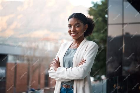 Premium Photo Confident Business Woman With Arms Crossed Standing