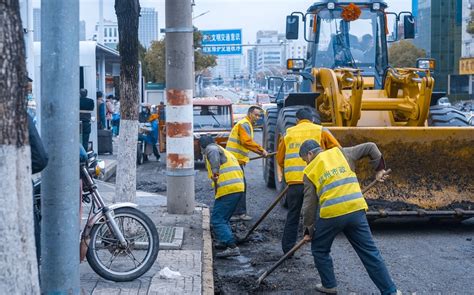 W Oc Awek Interwencyjne Prace Remontowe Na Uszkodzonych Drogach