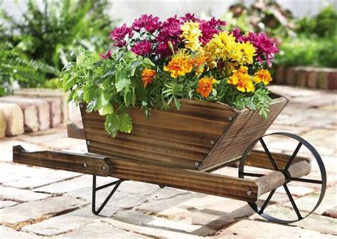 10 Diy Wooden Wheelbarrow Planter