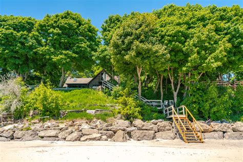 Cedar Bay Beachfront Paradise - Perfect Stays Niagara