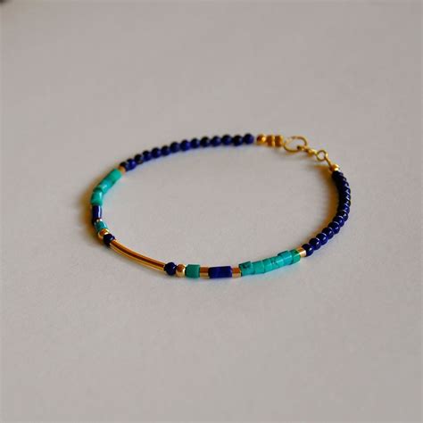 Bracelet Fin Et Pr Cieux Pierres Fines Bleues Et Perles Dor Es L Or