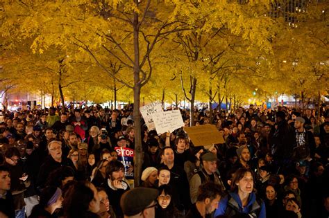 Police Oust Occupy Wall Street Protesters At Zuccotti Park The New York Times