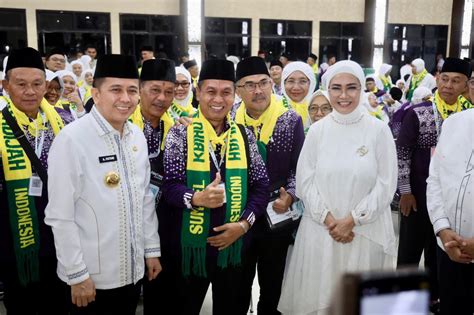 Pj Gubernur Sumsel Lepas Jemaah Calon Haji Kloter Pertama Embarkasi