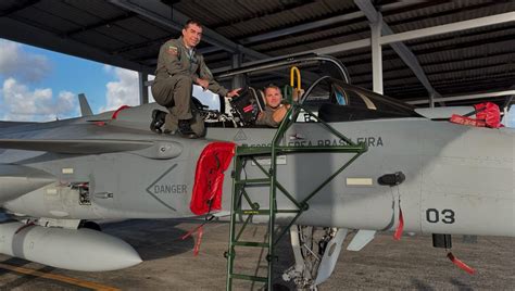 Piloto De F Elogia Las Capacidades Del Caza F Gripen De La Fuerza