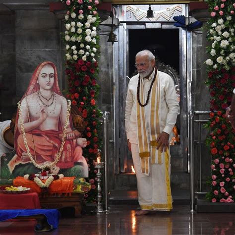 Pm Narendra Modi Visit Adi Shankracharya Birthplace In Kerala गले में रुद्राक्ष की माला पहने