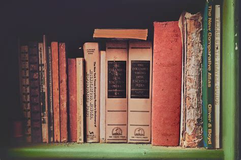 На книжной полке стояли 10 томов детской энциклопедии порядок был ...