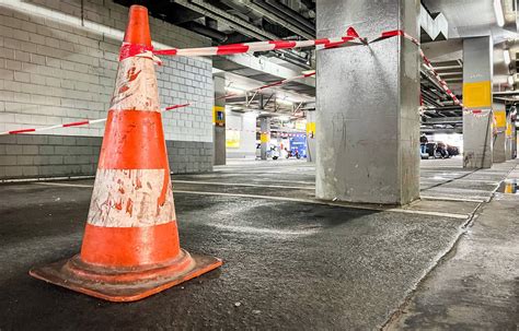 Stadthaus Bonn Stadt L Sst Marode Parkdeckpfeiler Abst Tzen