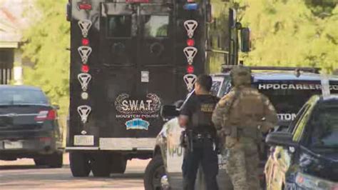 Suspect With Multiple Felony Warrants Taken Into Custody Ending Swat Standoff At Se Houston