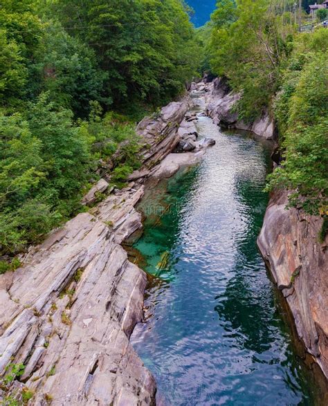 Rivier Verzasca Op Verzasca Vallei De Alpen Van Zwitserland Stock