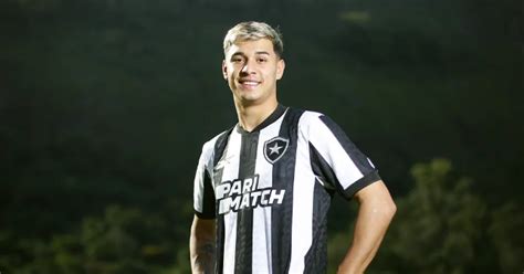 O lateral direito uruguaio Mateo Ponte é anunciado como reforço do