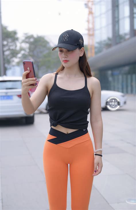 微博 Hot Leggings Girls In Leggings Sporty Outfits Mode Outfits Yoga Pants Girls Feminine