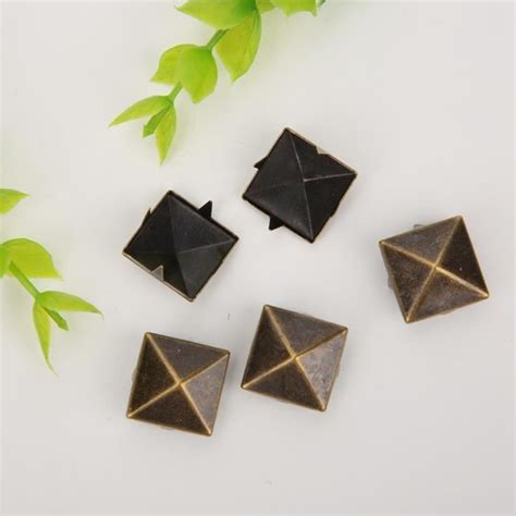 HURRISE Pyramide Rivet 100pcs Square Pyramid Punk Rivets 4 Claw Metal