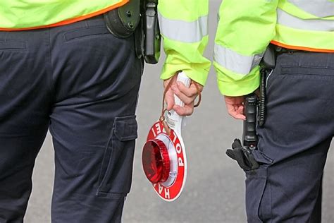 Blaulicht aus Stuttgart 17 August Männer onanieren vor Frauen