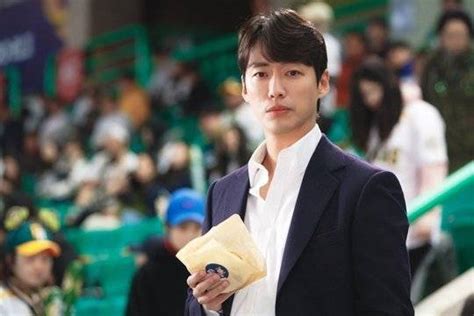 HanCinema S News New Namgoong Min Stills Released For Stove League