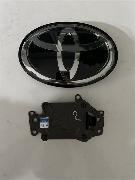 TOYOTA TACOMA CRUISE CONTROL DISTANCE RADAR SENSOR FRONT GRILL EMBLEM