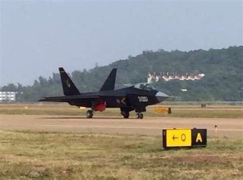 New Chinese J-31 stealth fighter spotted in Zhuhai ahead of air show ...