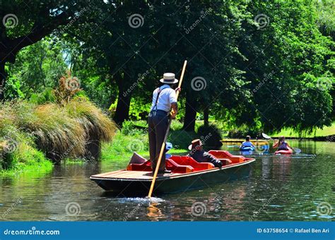 punting   avon river christchurch  zealand editorial stock