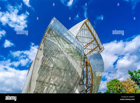 Foundation Louis Vuitton In Paris Stock Photo Alamy