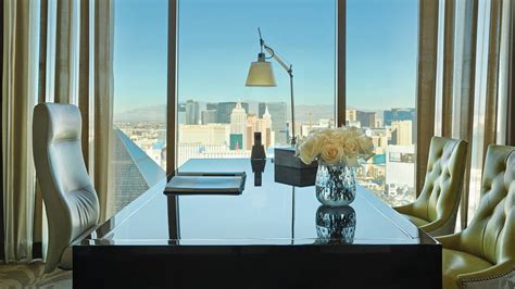 Luxury Suite with a View of the Las Vegas Strip | Four Seasons Hotel