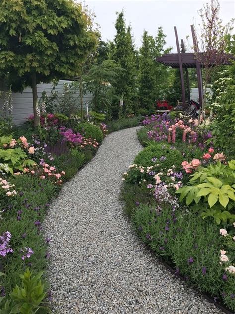 40 Gravel Pathway Ideas With Pros And Cons - DigsDigs