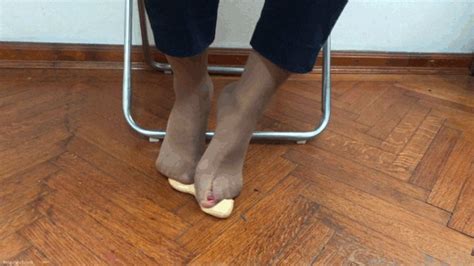 Dollhouse Studio TICKLING MATURE FEET OF LADY GINA MP Mobile Version