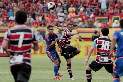 Grafite dá azar e Clássico das Multidões termina igual