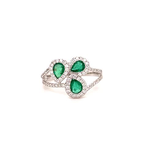 EMERALD & DIAMOND RING