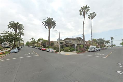 Long Beach Police Invlong Beach Police Investigating East 2nd Street