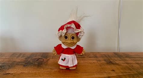 Vintage 1980s 1990s Russ White Hair Mrs Christmas Mrs Claus Troll Doll Figure In Red