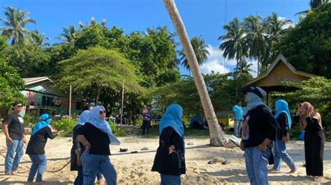 Wisata Pantai Pasir Manang Anambas Dengan Pemandangan Laut Bening Nan