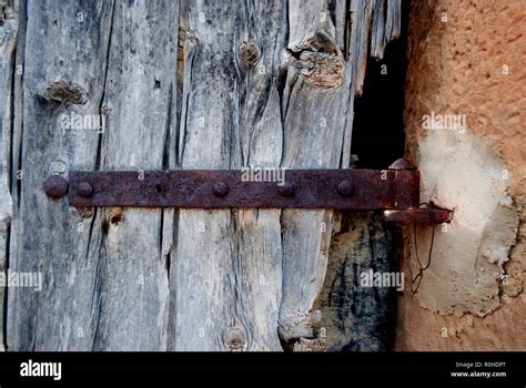 Close Up Rusty Door Hinge Hi Res Stock Photography And Images Alamy