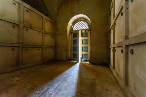 Inside Mausoleum Deepdene Trail Mvdc Dorking Museum And Heritage Centre