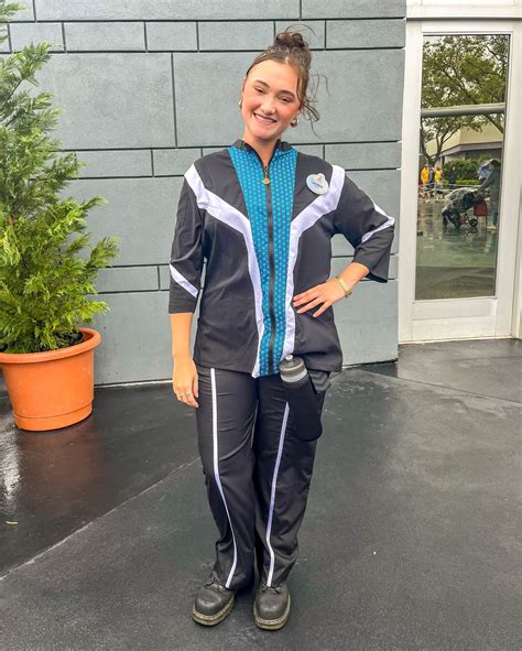 Photos Check Out Disney S Cast Member Tron Lightcycle Run Costume Up