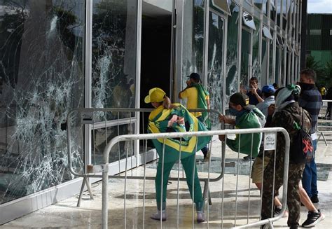 Réus Do 8 De Janeiro Terão Aulas Sobre Democracia Política Cartacapital