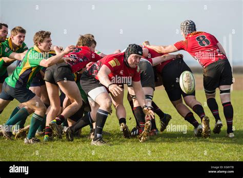 Scrum Half Passing Ball Hi Res Stock Photography And Images Alamy