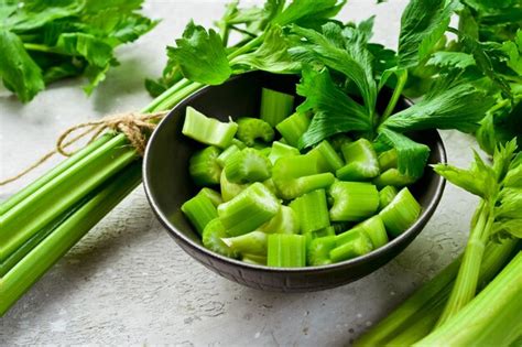 Tallo De Apio Cortado En Trozos En Un Bol Comida Vegana Espacio Libre