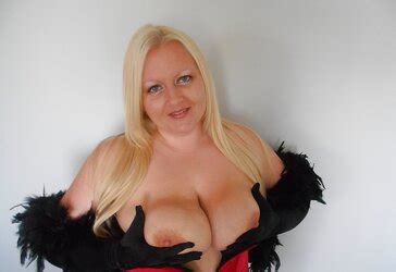 Chloe Cox Elegant With Boa ZB Porn