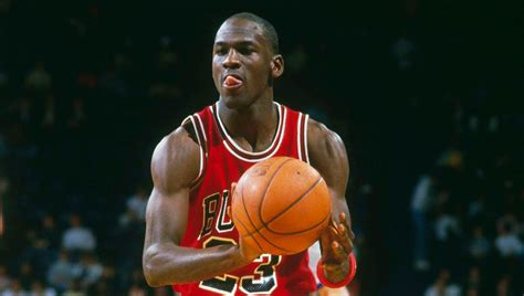 Air Jordan La Premi Re Paire Port E Par Michael Jordan Devient La