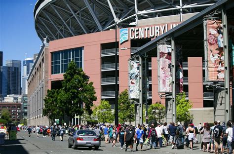 Photos: Hundreds of Seahawks fans line up for tickets | The Seattle Times