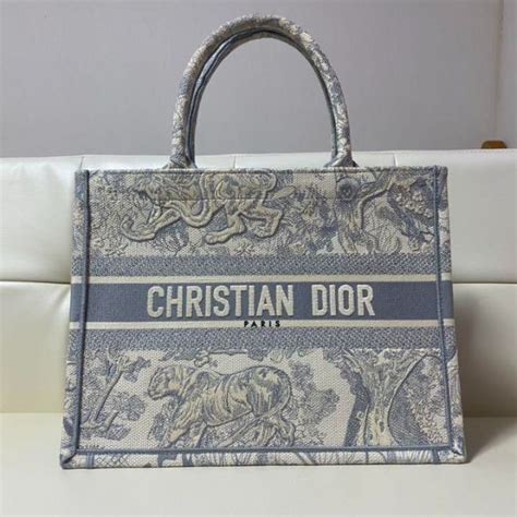 Dior Dior Book Tote スモール バッグ ディオール ブックトートの通販 By コンドウs Shop｜ディオールならラクマ