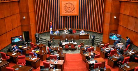 Senado aprueba proyecto de ley que elimina pago de reinscripción en