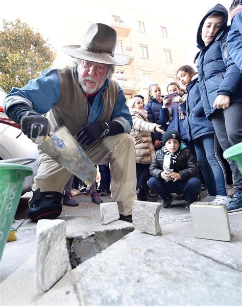 A Torino Nuove Pietre Dinciampo Una Per Vittorio Staccione