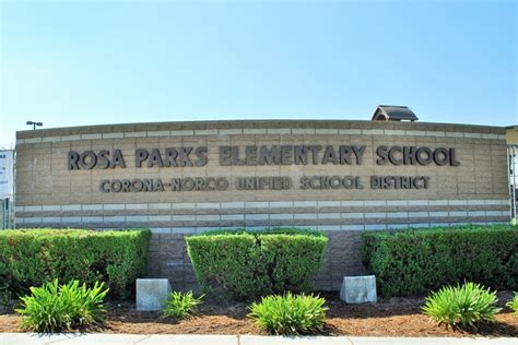 the sign for roa parks elementary school