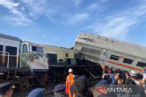 3 Orang Tewas Akibat Tabrakan KA Turangga Dengan Kereta Lokal Bandung