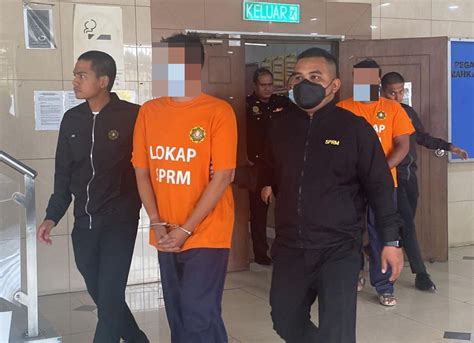 Cop And Lorry Driver Remanded Over Rm10 000 Bribe The Star