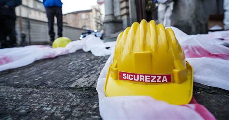 Morti Sul Lavoro A Monopoli Uccisi Due Operai Travolti Dalle Macerie