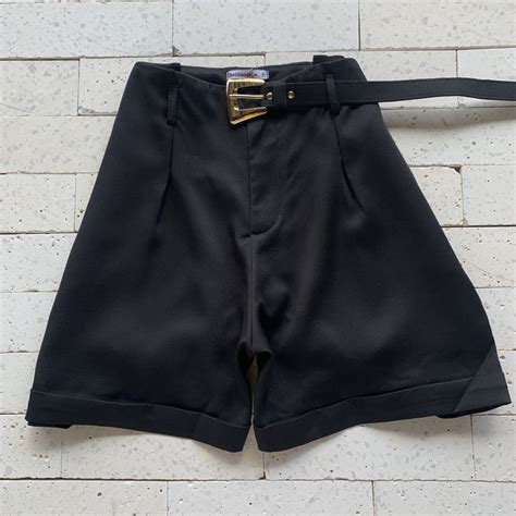 Short Alfaiataria Barra Dobrada E Cinto Fivela Preto Dondoca Moda Feminina